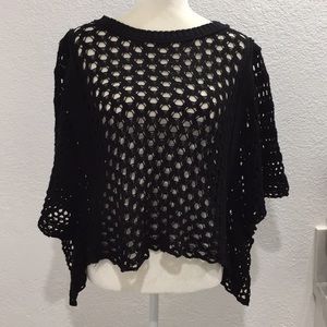 Pullover shawl knitted black and white